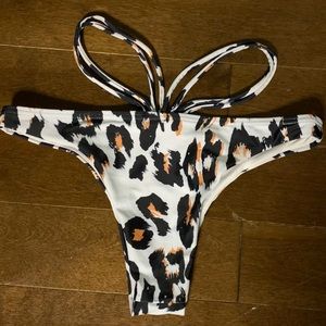 Bikini bottom Almost New!!!